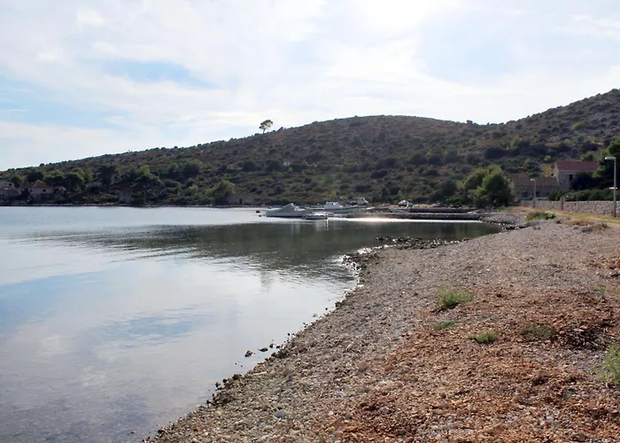 Seaside House For Families With Children Skrivena Luka, Lastovo - 24059 Feriehus *