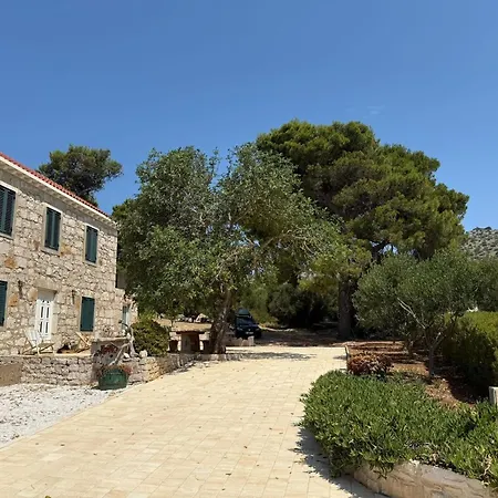 Дом отдыха Seaside House For Families With Children Skrivena Luka, Lastovo - 24059